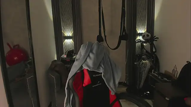 selene red  online show from December 14, 2025, 5:07 pm