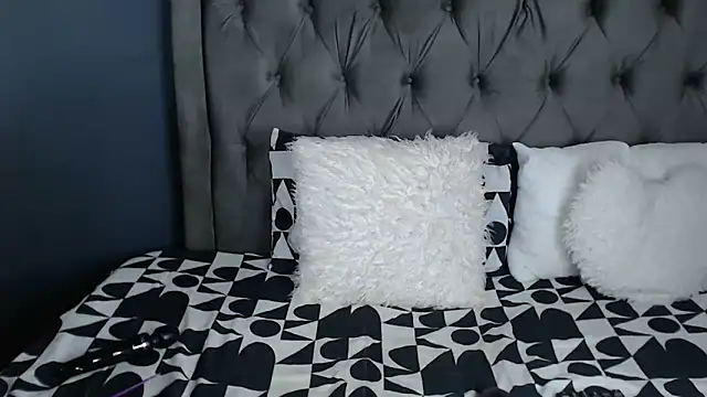 Snapshot of LOYAL_SASHA chatting on November 14, 2025, 5:05 pm LOYAL SASHA online show from November 14, 2025, 5:05 pm