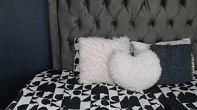 Snapshot of LOYAL_SASHA chatting on October 20, 2025, 7:14 pm LOYAL SASHA online show from October 20, 2025, 7:14 pm