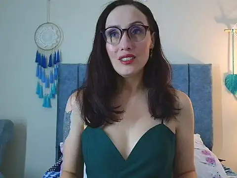 Snapshot of IberianMoonMK chatting on October 18, 2025, 5:26 pm IberianMoonMK online show from October 18, 2025, 5:26 pm