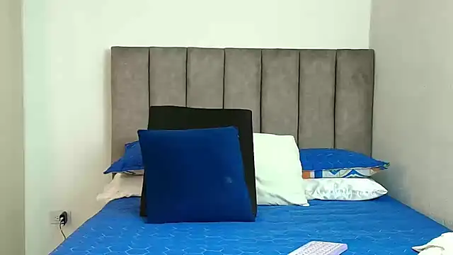 karina lewis  online show from October 29, 2025, 4:00 am