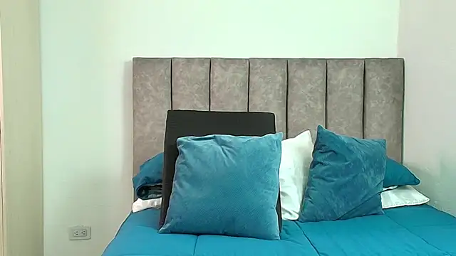 karina lewis  online show from April 8, 2026, 5:42 am