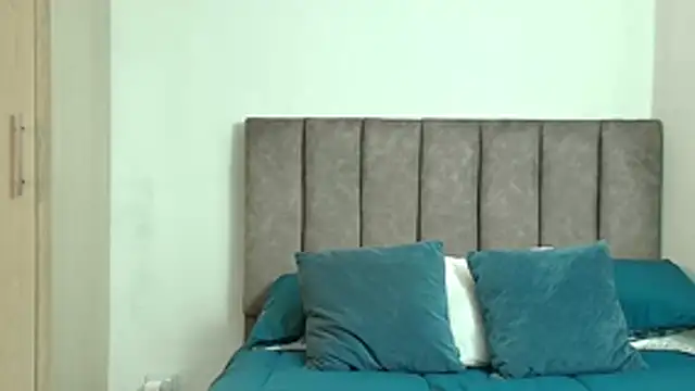 karina lewis  online show from June 5, 2026, 5:12 am