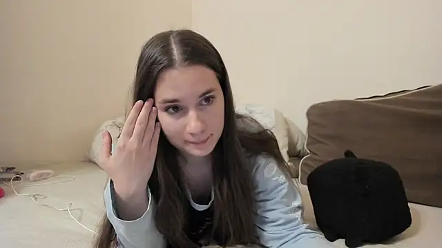 Snapshot of LunaWines chatting on February 13, 2026, 9:37 pm LunaWines online show from February 13, 2026, 9:37 pm