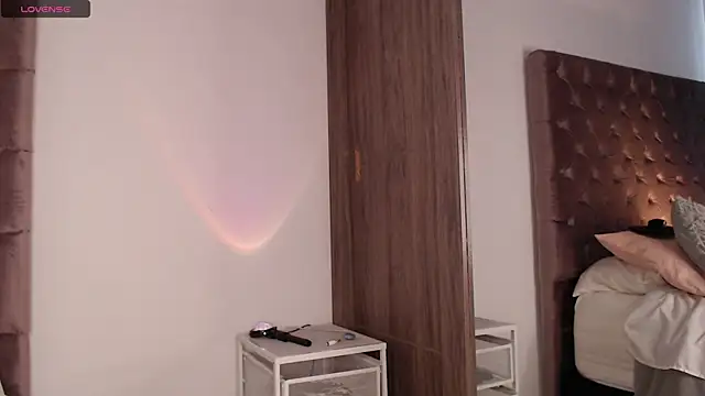 Roussmariehenao online show from November 5, 2025, 1:36 pm