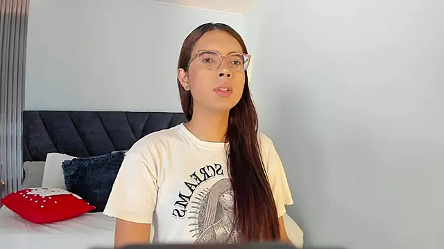 sara saenz99 online show from November 8, 2025, 8:01 pm