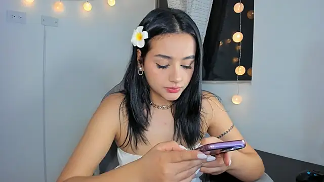 julia strauns online show from December 3, 2024, 5:48 am