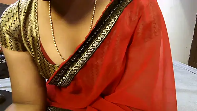 Snapshot of VR_here_4U chatting on April 7, 2026, 6:32 pm VR here 4U online show from April 7, 2026, 6:32 pm