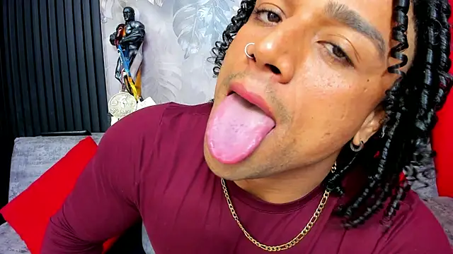 Snapshot of MikeEstevess chatting on October 18, 2025, 3:08 am MikeEstevess online show from October 18, 2025, 3:08 am