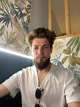 jimmyy  online show from May 22, 2026, 7:39 am
