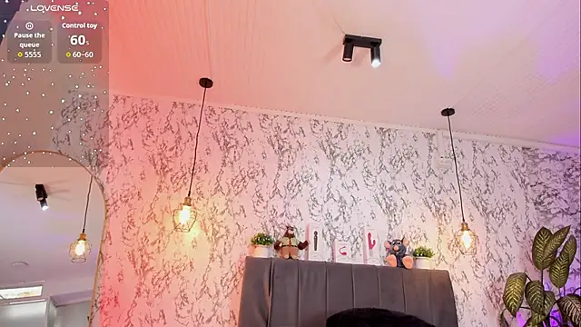 aihnoa split online show from November 21, 2025, 1:10 pm