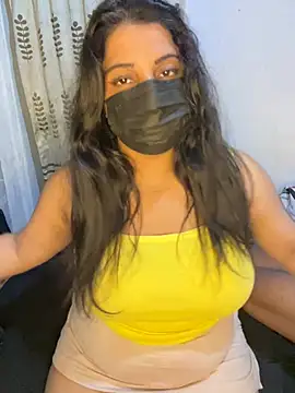 NOORA-GIRL online show from May 16, 2026, 10:42 pm