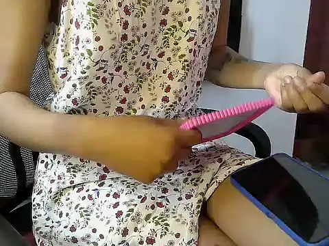 Snapshot of Destiny_Desire chatting on October 7, 2025, 12:17 pm Destiny Desire online show from October 7, 2025, 12:17 pm