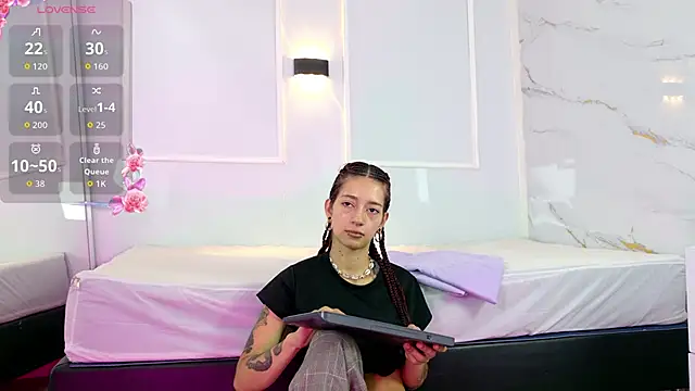 zorravioletta1 online show from May 27, 2026, 1:07 pm