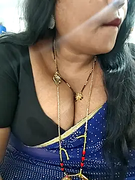 Snapshot of Swapna_143 chatting on July 17, 2026, 4:43 am Swapna 143 online show from July 17, 2026, 4:43 am