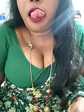 Snapshot of Swapna_143 chatting on May 4, 2026, 2:59 am Swapna 143 online show from May 4, 2026, 2:59 am
