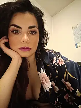 Saturnia Yvonne online show from December 5, 2024, 7:00 pm