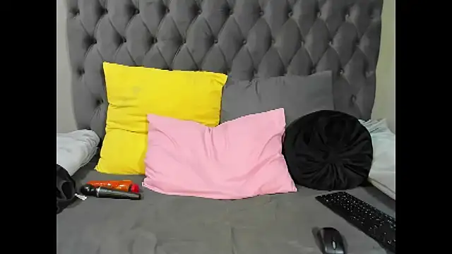 DIRTYTALKINQUEEN online show from October 23, 2025, 5:11 pm