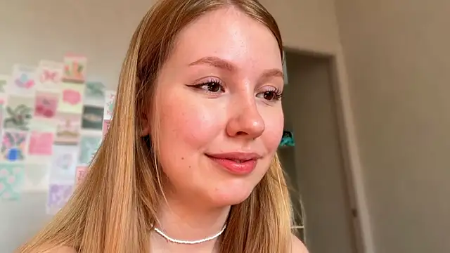 HoneyAudrey online show from April 27, 2026, 2:31 am