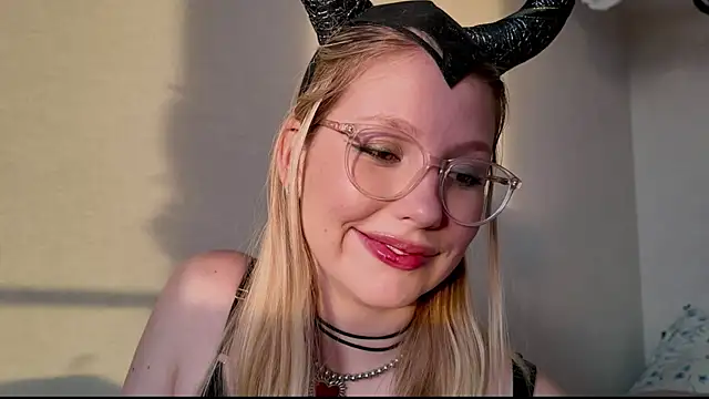 Snapshot of HoneyAudrey chatting on November 1, 2025, 2:07 am HoneyAudrey online show from November 1, 2025, 2:07 am