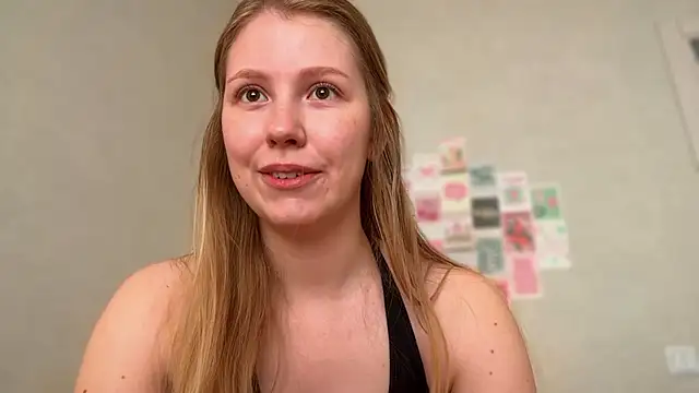Snapshot of HoneyAudrey chatting on June 4, 2026, 2:16 am HoneyAudrey online show from June 4, 2026, 2:16 am