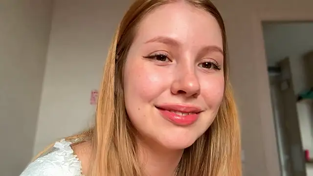 HoneyAudrey online show from April 25, 2026, 2:14 am