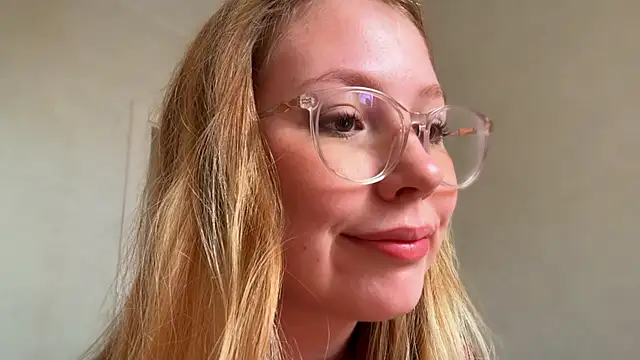 Snapshot of HoneyAudrey chatting on July 12, 2026, 2:12 am HoneyAudrey online show from July 12, 2026, 2:12 am