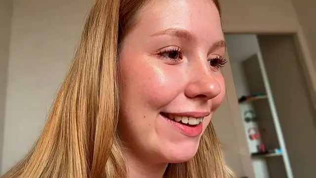 Snapshot of HoneyAudrey chatting on June 22, 2026, 2:39 am HoneyAudrey online show from June 22, 2026, 2:39 am