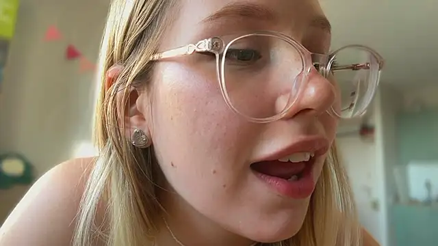 Snapshot of HoneyAudrey chatting on October 14, 2025, 3:18 am HoneyAudrey online show from October 14, 2025, 3:18 am