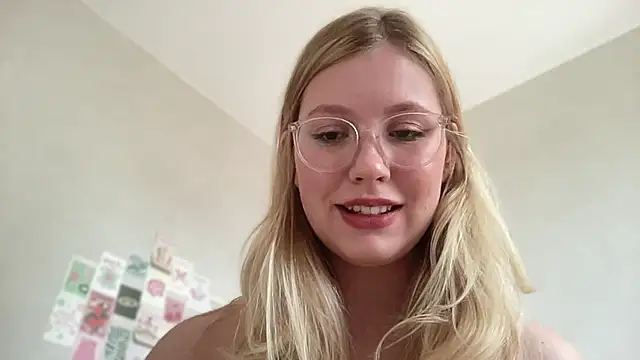 HoneyAudrey online show from September 18, 2025, 2:47 am