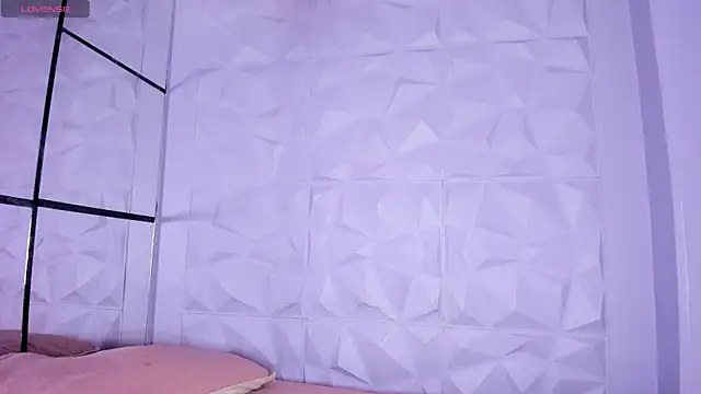  LittleLia online show from February 18, 2026, 6:48 pm