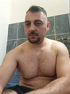 Snapshot of Mirkoxxx@xh chatting on June 8, 2026, 5:35 pm Mirkoxxxxh online show from June 8, 2026, 5:35 pm