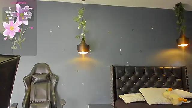 Hannah Miller   online show from November 12, 2025, 5:28 pm