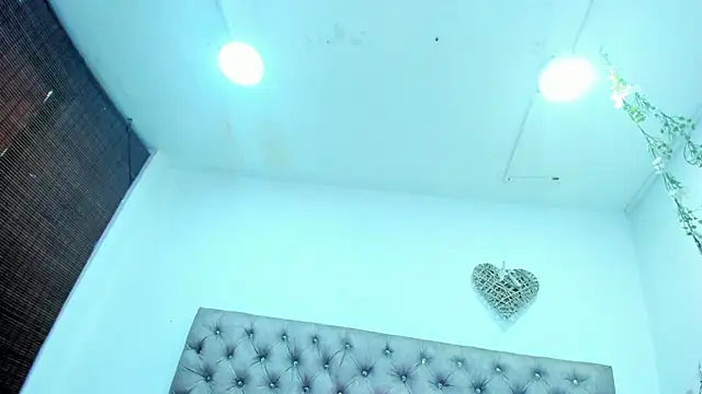 Hannah Miller   online show from October 18, 2025, 5:15 pm