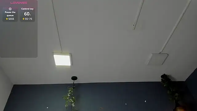 Hannah Miller   online show from October 31, 2025, 11:18 am