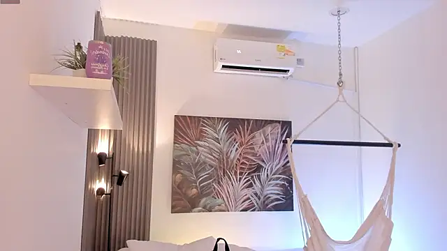 Snapshot of emma_alice_ chatting on February 18, 2026, 10:44 am emma alice online show from February 18, 2026, 10:44 am