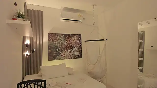 Snapshot of emma_alice_ chatting on February 12, 2026, 10:48 am emma alice online show from February 12, 2026, 10:48 am