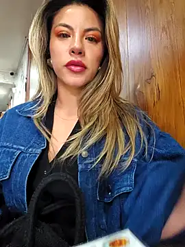 Snapshot of Karen_San_Miguel chatting on October 26, 2025, 8:09 pm Karen San Miguel online show from October 26, 2025, 8:09 pm