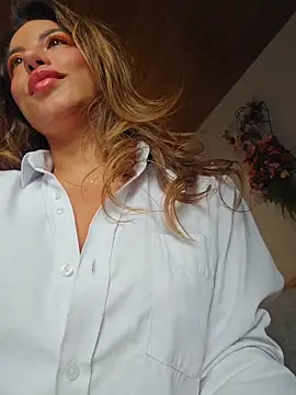 Karen San Miguel online show from April 20, 2026, 10:00 pm