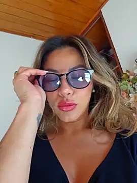 Snapshot of Karen_San_Miguel chatting on November 17, 2025, 7:18 pm Karen San Miguel online show from November 17, 2025, 7:18 pm