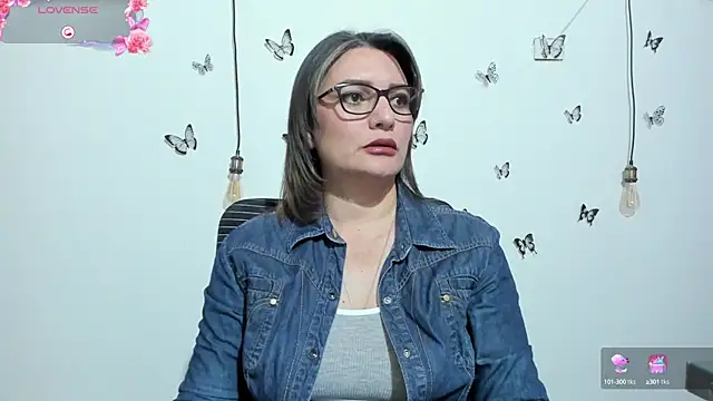 Snapshot of Amie_Adams82_ chatting on October 14, 2025, 5:13 pm Amie Adams82 online show from October 14, 2025, 5:13 pm