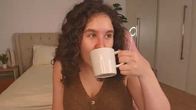 Ariella Sol online show from February 18, 2026, 11:12 pm