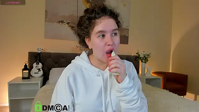 Ariella Sol online show from October 10, 2025, 1:06 am