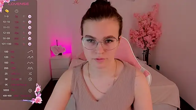 Snapshot of sweeet_july chatting on February 28, 2025, 4:43 am sweeet july online show from February 28, 2025, 4:43 am