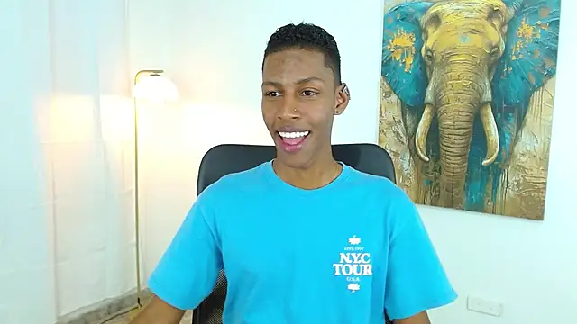 maiki18  online show from October 8, 2025, 9:04 pm