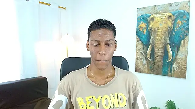 maiki18  online show from December 18, 2025, 9:07 pm