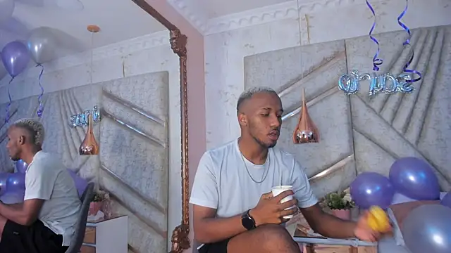 Snapshot of JamesParck chatting on February 16, 2025, 12:21 pm JamesParck online show from February 16, 2025, 12:21 pm