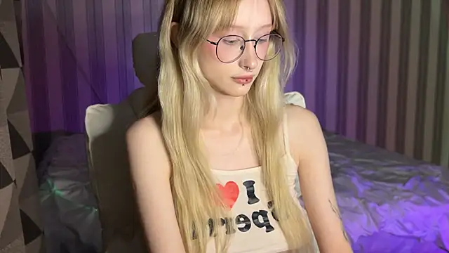 Snapshot of mayvi_cold chatting on November 8, 2025, 6:33 pm mayvi cold online show from November 8, 2025, 6:33 pm