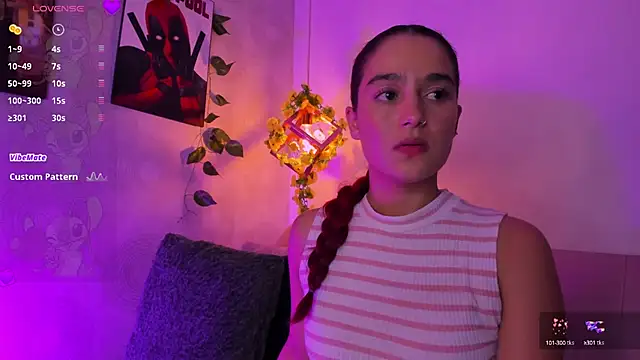 Snapshot of Ari_Baker chatting on February 5, 2025, 1:37 am Ari Baker online show from February 5, 2025, 1:37 am