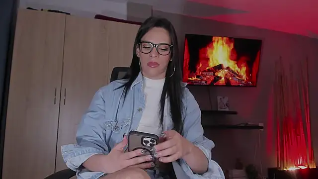 danna v online show from November 23, 2025, 2:21 am